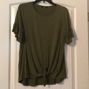Size medium front tie boutique top